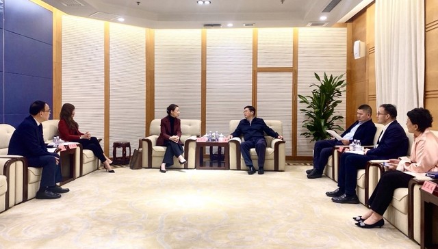 上海市静安区委书记于勇会见百时美施贵宝中国区总裁陈思渊一行