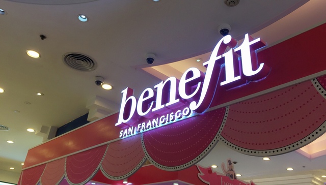 网红彩妆鼻祖贝玲妃彻底退出中国内地