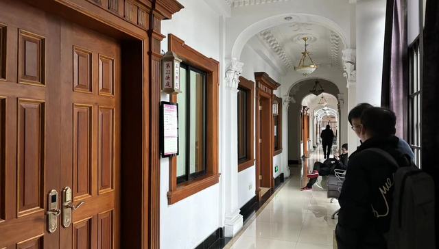 坚果投影创始人欠薪案举行听证会，本人未现身