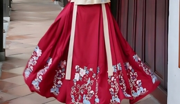 馬面裙正當(dāng)紅，潑天富貴輪到漢服了嗎？