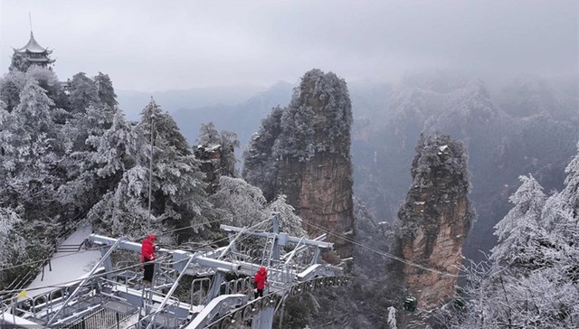 地方新闻精选 | 湖南遭遇最强寒潮平均气温下降22.7℃ 广西乐业山火已全部扑灭