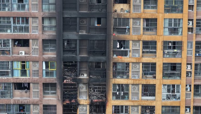 南京住宅楼火灾致15死44伤，凸显电动自行车火灾隐患治理难题