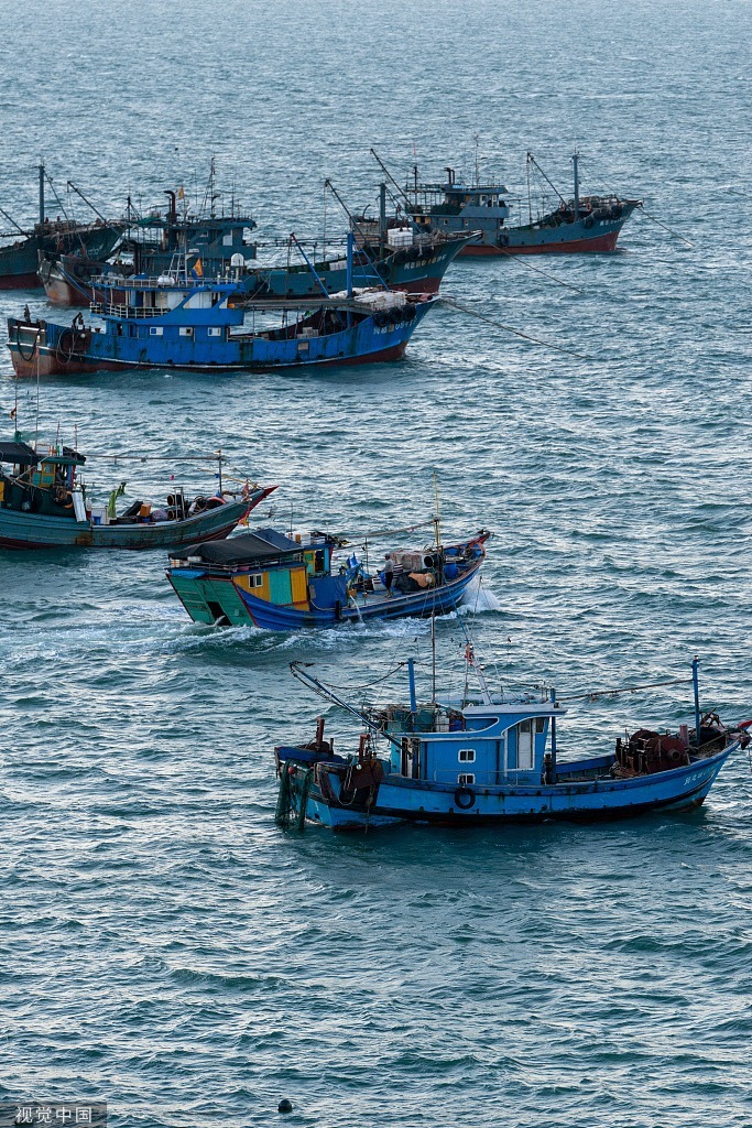 一渔船在浙江海域沉没仍有8人失联，当地回应