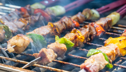 《烤肉品類發(fā)展報告2024》發(fā)布：門店超16萬家，下沉市場存機遇