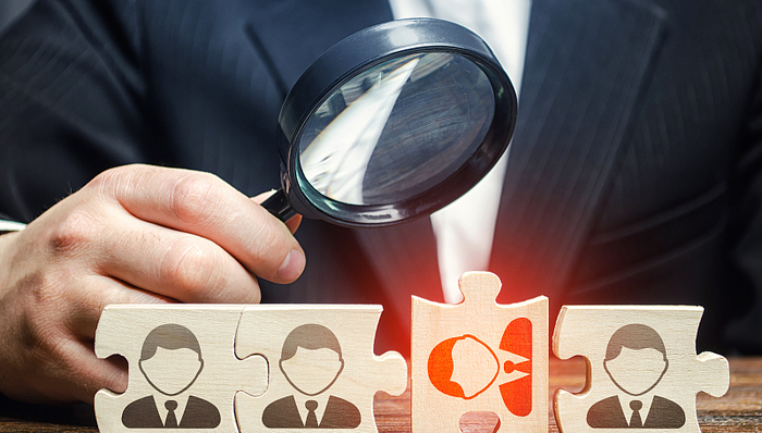 安排“无证”员工从事基金业务、用经营业绩考核合规人员，西南证券被出具警示函