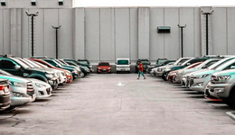 车企越降价，雷军越尴尬？