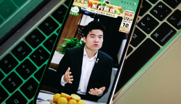 董宇辉，离开微博的第二个“罗翔”