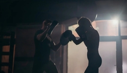 贾玲都带不动拳击生意