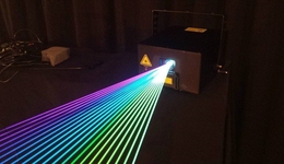 2024，三色激光投影或?qū)ⅰ按髣莩醵ā? class=