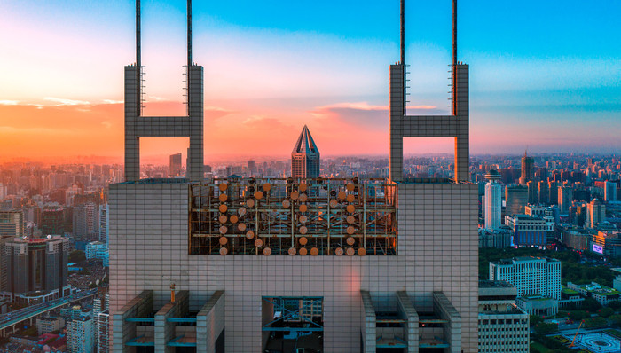 新世界中期盈利升12% ，郑志刚称“全面撤辣”成交量将升四至五成