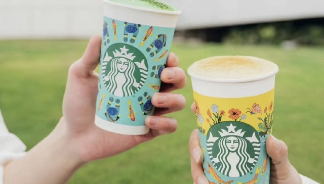 星巴克把普通人的画印到了杯子上