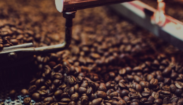 9.9元喝咖啡“缩水”，瑞幸在想哪一出？