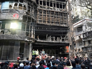 孟加拉国餐馆火灾已致45人遇难，类似灾难为何反复发生？