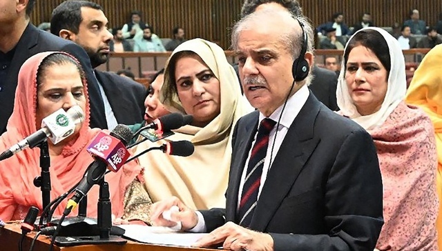 传统政治家族重新掌管巴基斯坦，新政府聚焦过度依赖国外贷款难题