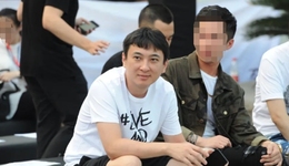 不當(dāng)網(wǎng)紅，思聰很忙