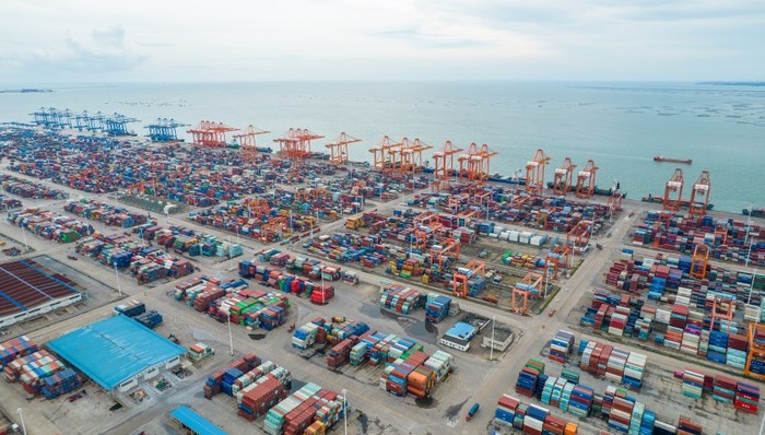 地方新闻精选 | 河南官方辟谣“郑州最薄纸片楼” 大雾致广西钦州港停止船舶进出港