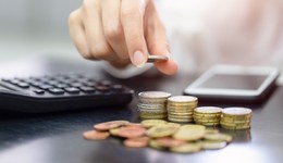 月最低標(biāo)準(zhǔn)提高20元，城鄉(xiāng)居民養(yǎng)老金將迎大幅度上調(diào) | 兩會(huì)·最熱烈