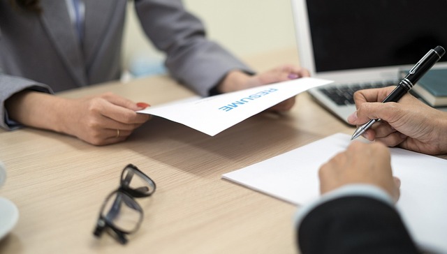 促进高校毕业生就业，推进“新职伤”试点扩面｜两会·最热烈