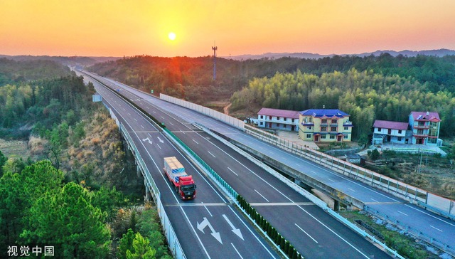 “要想富，先修路”，公路货运如何带动农村经济发展？