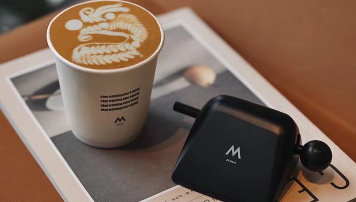 摸鱼的打工人开始在工位上敲木鱼