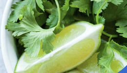 麦当劳和白象，盯上同一个“黑红顶流”