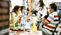 如何缓解高校毕业生就业供需矛盾？| 两会·最热烈