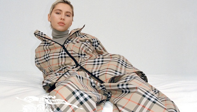 Burberry经典之作系列，橘朵“小磁泥”不沾杯唇泥上新｜是日美好事物