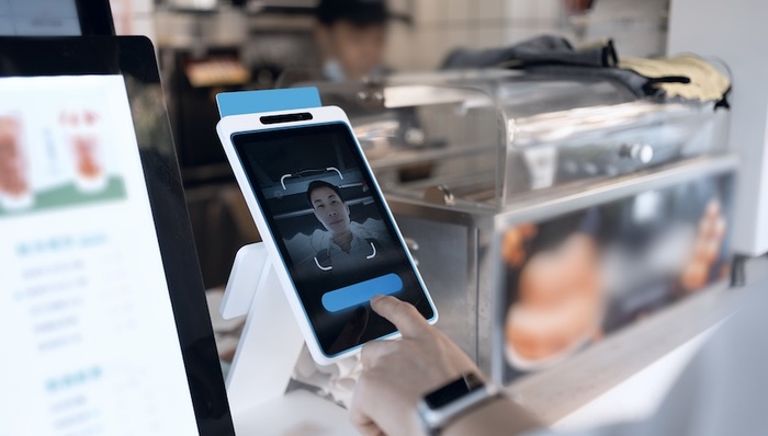 【评论】限制酒店过度使用“人脸识别”，需要法律衔接和提供其他的身份验证手段