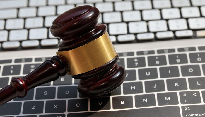 最高检首次发布“四大检察”工作白皮书，重点加大对“砍头息”“套路贷”等违法行为的审查