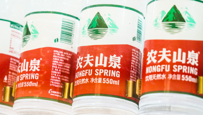 钟睒睒,农夫山泉,宗庆后,娃哈哈,舆论危机,营销,