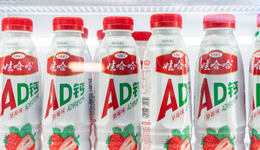 “AD钙奶拿铁”火爆，娃哈哈都快不够用了，这波热度跟不跟？