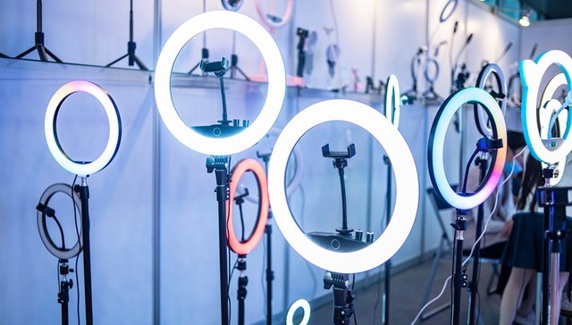 【评论】“点读机女孩”翻车，MCN机构更应被依法追责