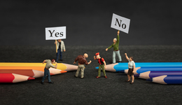 缺乏温和派的声音，极端观点劫持了公众对话 | 说书