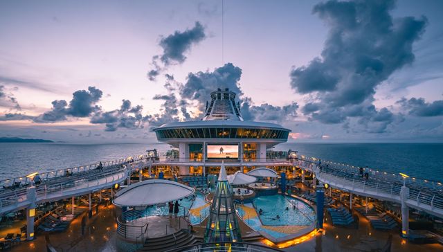 邮轮产业加速重启：皇家加勒比两艘巨轮回归，航线覆盖至2026年