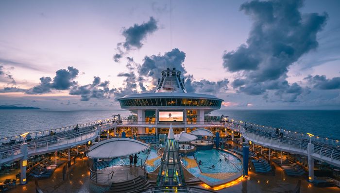 邮轮产业加速重启：皇家加勒比两艘巨轮回归，航线覆盖至2026年