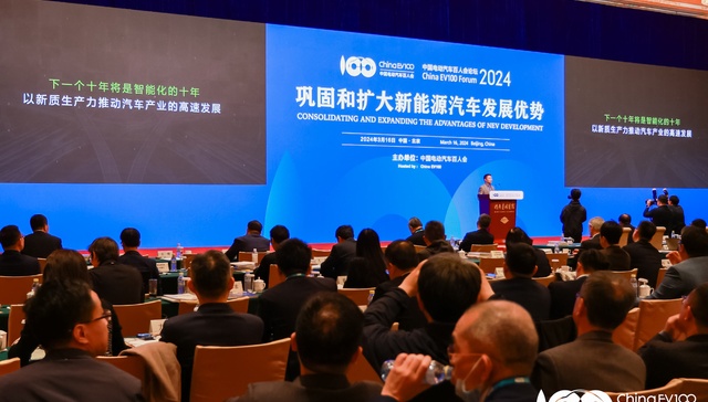 何小鹏称18个月内迎来高阶智驾拐点，李斌谈长寿命电池解决方案 | 2024电动汽车百人会