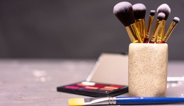 “授权经营”令人生厌，开云等新贵剑指欧莱雅们