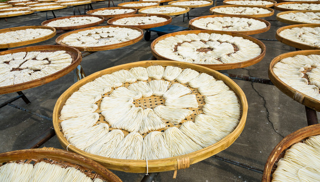 面条销量,下滑,生猪业务,拖累,克明食品,上市以来,首亏