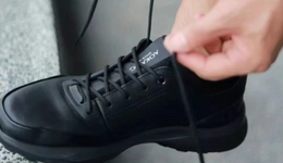 ST奥康脚踩泥潭