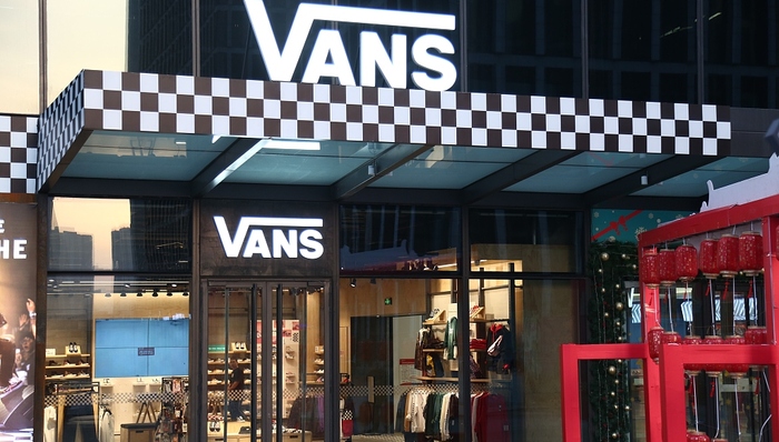 Vans首席产品官离职，威富再次拉响警报