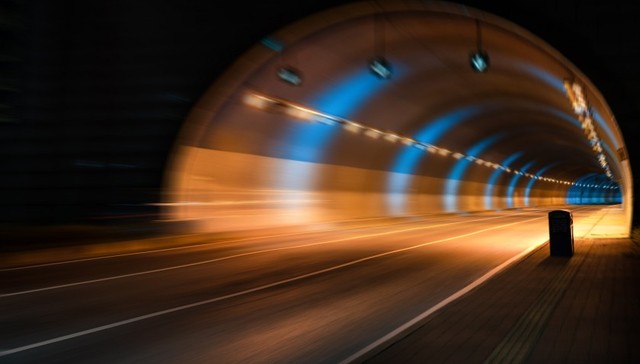 【现场】山西高速路段客车撞隧道壁14死37伤，当地医院：大多伤员为骨折外伤