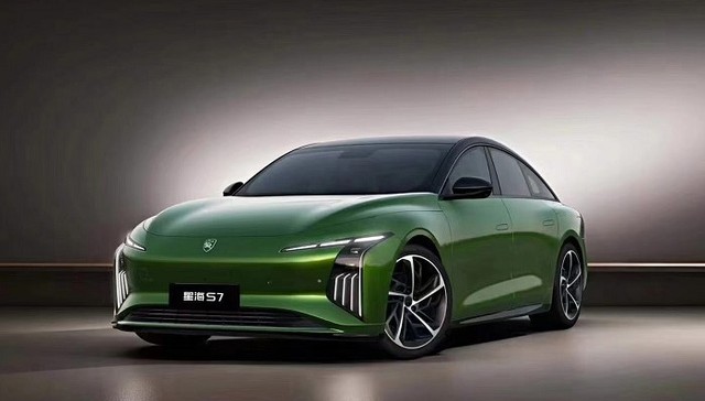 因外观设计涉嫌抄袭智己L7，东风风行新车被智己设计总监点名