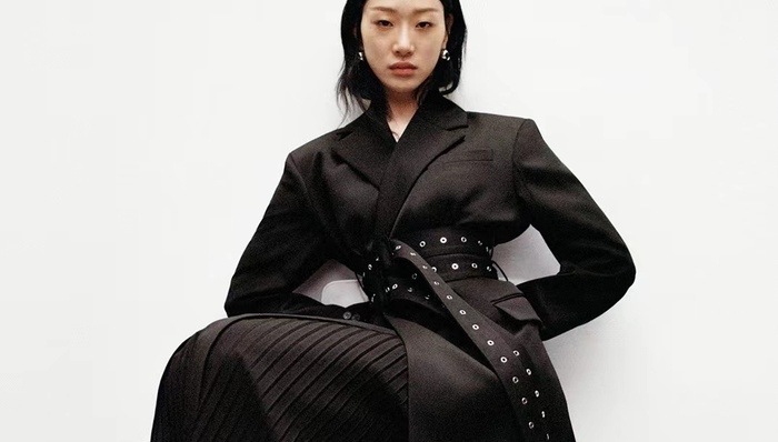 H&M新联名系列解锁低调叛逆穿搭，PRADA多口袋邮差包 | 是日美好事物