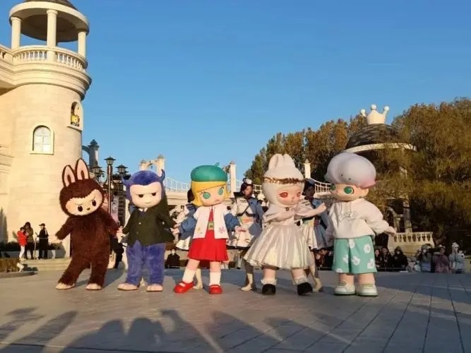 闪电快讯 | 泡泡玛特2023年营收63亿元：IP延续生命力，海外迎接高增长