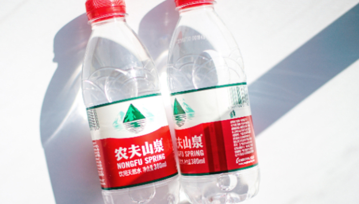 钟睒睒,农夫山泉,饮用水,舆论危机,