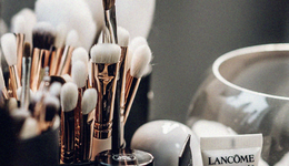 全球美妆进入“大众精品”时代？