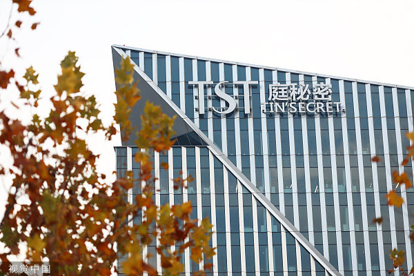 张庭带着微商“商学院”卷土重来，还要教代理AI换脸