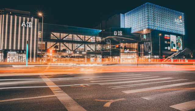 去年营收1807亿，龙湖实现经营性现金流首次为正