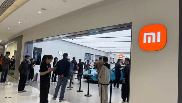 现场直击小米汽车门店开业首日，价格仍是消费者第一关注点