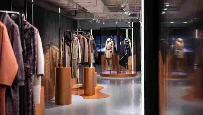 爱马仕秋冬女装主打骑士精神，洞洞鞋与CLOT联名｜是日美好事物